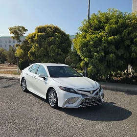 Toyota Camry 2021