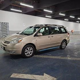 Toyota Sienna 2004