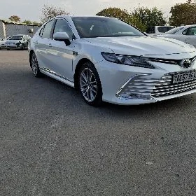 Toyota Camry 2021