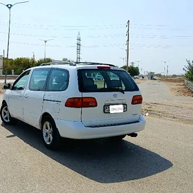 Toyota Sienna 1999