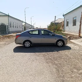 Nissan Versa 2012
