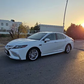 Toyota Camry 2021