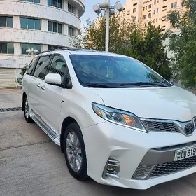Toyota Sienna 2019
