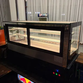 vitrina holodilnik desert un