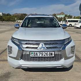 Mitsubishi Pajero 2020