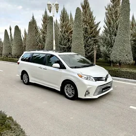 Toyota Sienna 2019