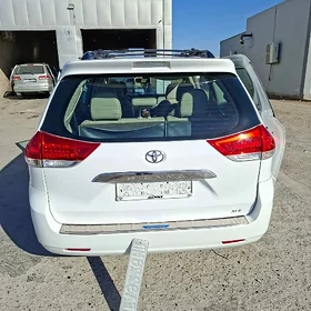 Toyota Sienna 2010