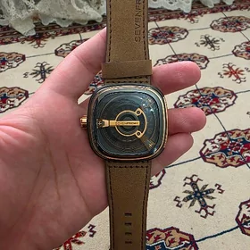 Sevenfriday lux mehanika