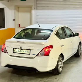 Nissan Versa 2015