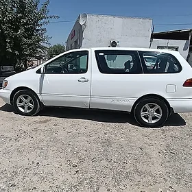 Toyota Sienna 2000