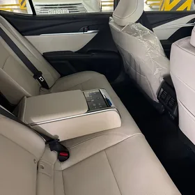 Toyota Camry Hybrid 2025