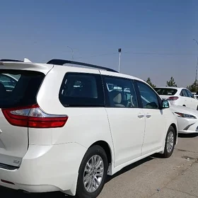 Toyota Sienna 2019