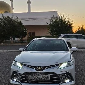 Toyota Camry 2021