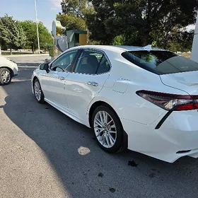 Toyota Camry 2021