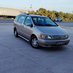 Toyota Sienna 2002