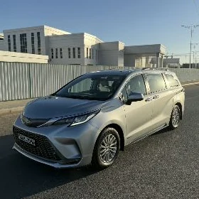 Toyota Sienna 2021