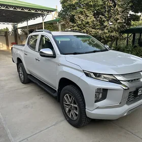 Mitsubishi L200 2020