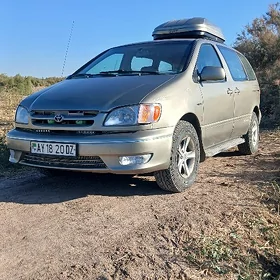 Toyota Sienna 1999