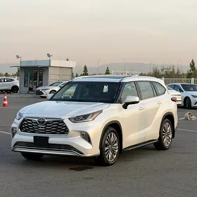 Toyota Highlander 2021