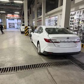 Toyota Camry Hybrid 2025