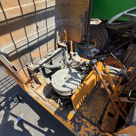 Kara Forklift 2004
