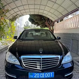 Mercedes-Benz S-Class 2012