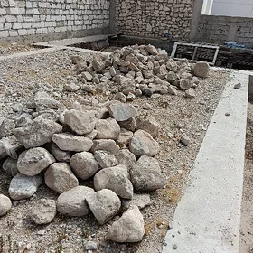 daş