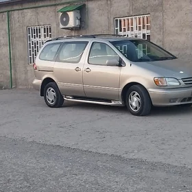 Toyota Sienna 2002