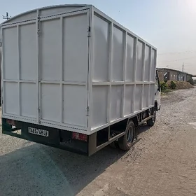 Isuzu Forward 2005