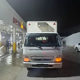 Mitsubishi Canter 2010