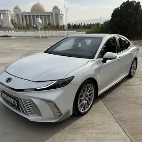 Toyota Camry Hybrid 2025