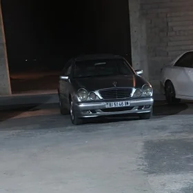 Mercedes-Benz E320 2001