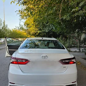 Toyota Camry 2021