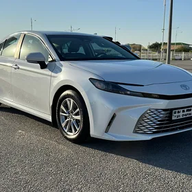 Toyota Camry Hybrid 2025