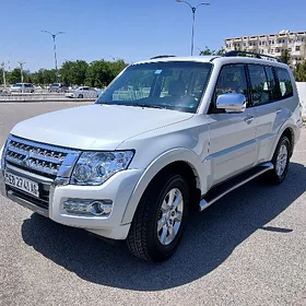 Mitsubishi Pajero 2020