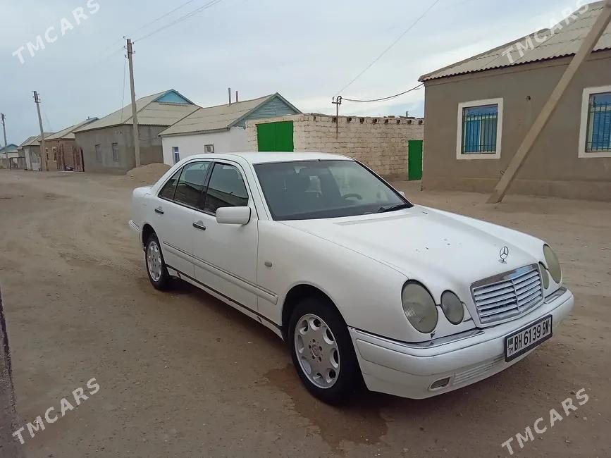 Mercedes-Benz E320 1998 - 1