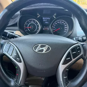 Hyundai Elantra 2013
