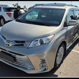 Toyota Sienna 2016