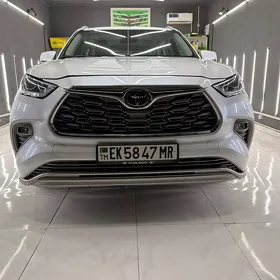 Toyota Highlander 2021