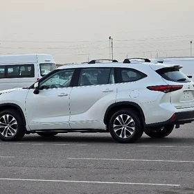 Toyota Highlander 2021