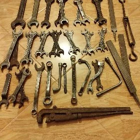 КЛЮЧИ, ПИЛА, ДРЕЛЬ, ДОМКРАТ.