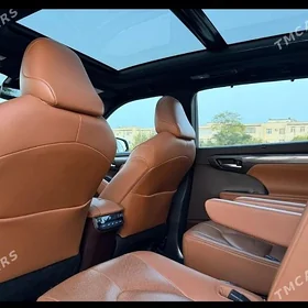 Toyota Highlander 2021