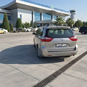 Toyota Sienna 2016