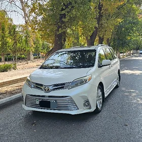 Toyota Sienna 2016