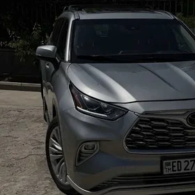 Toyota Highlander 2021