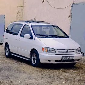 Toyota Sienna 2000
