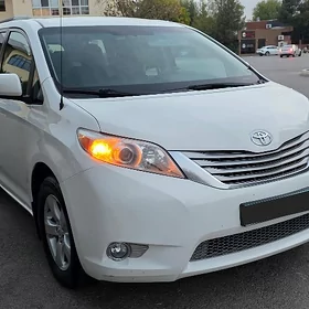 Toyota Sienna 2013