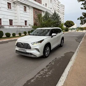 Toyota Highlander 2021