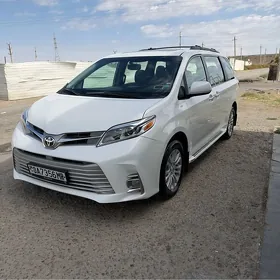 Toyota Sienna 2017