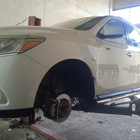 Nissan Pathfinder 2013